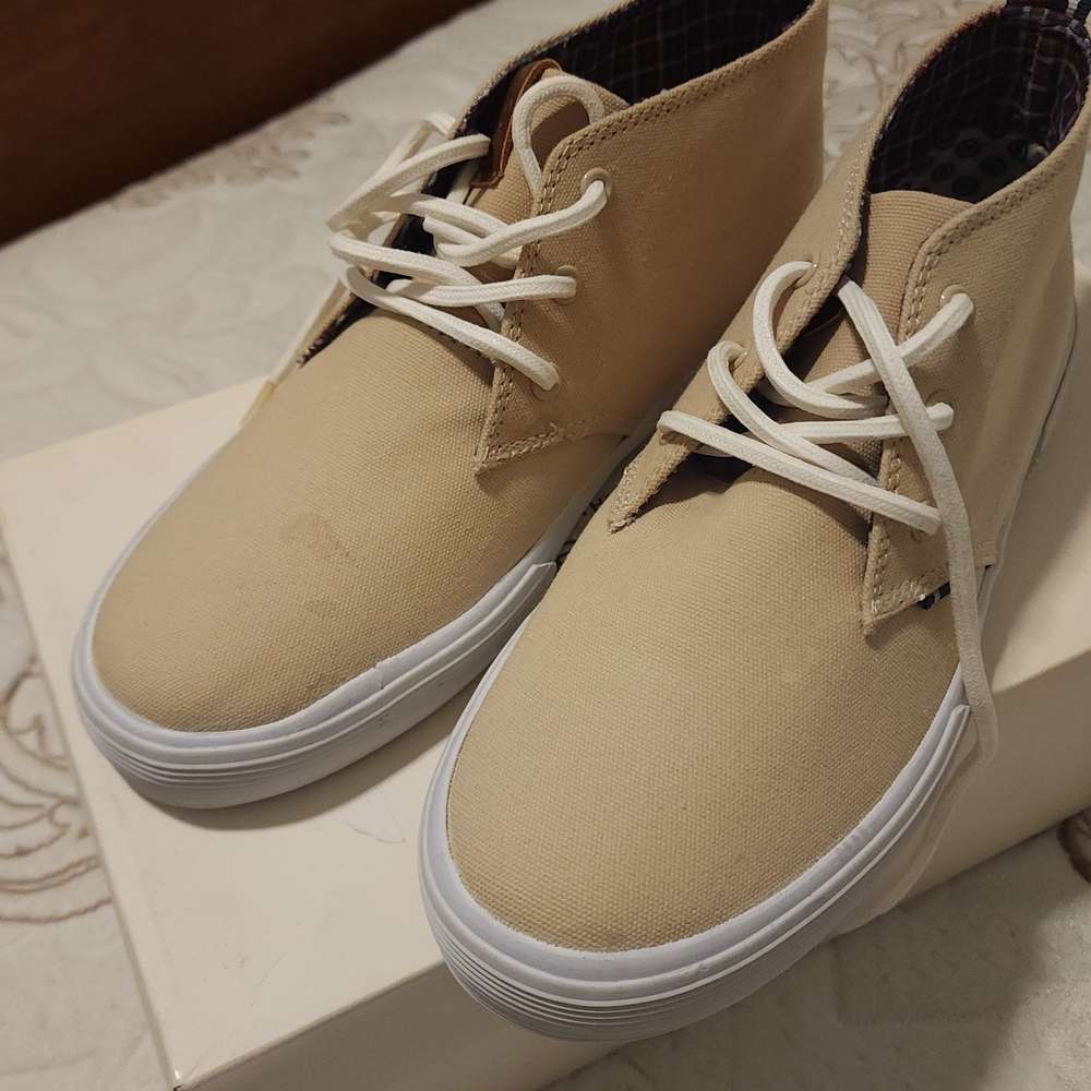Ben Sherman Tan Chukka Boots with White Laces